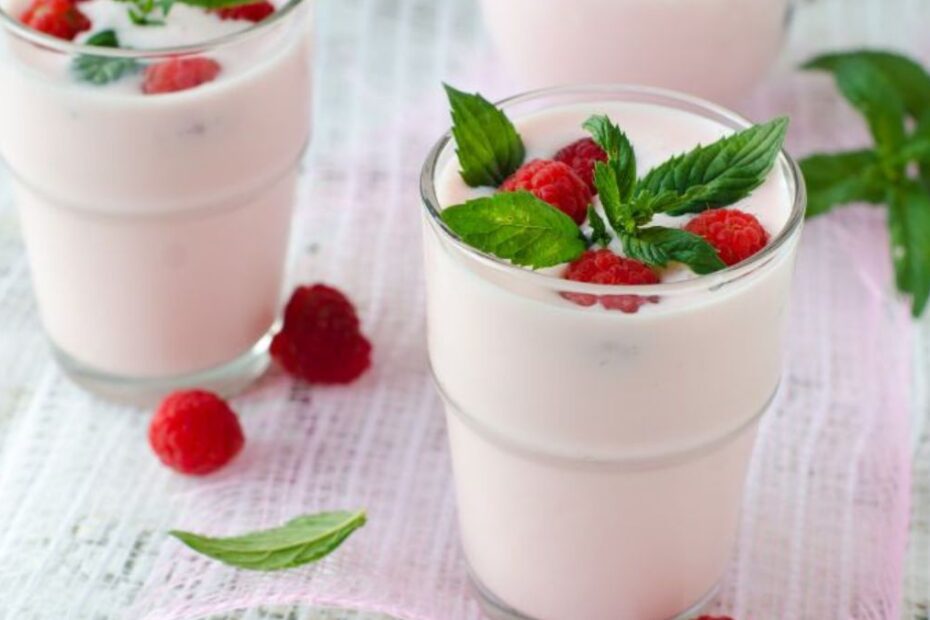 Refreshing raspberry mousse, a simple recipe for a dessert full of flavor